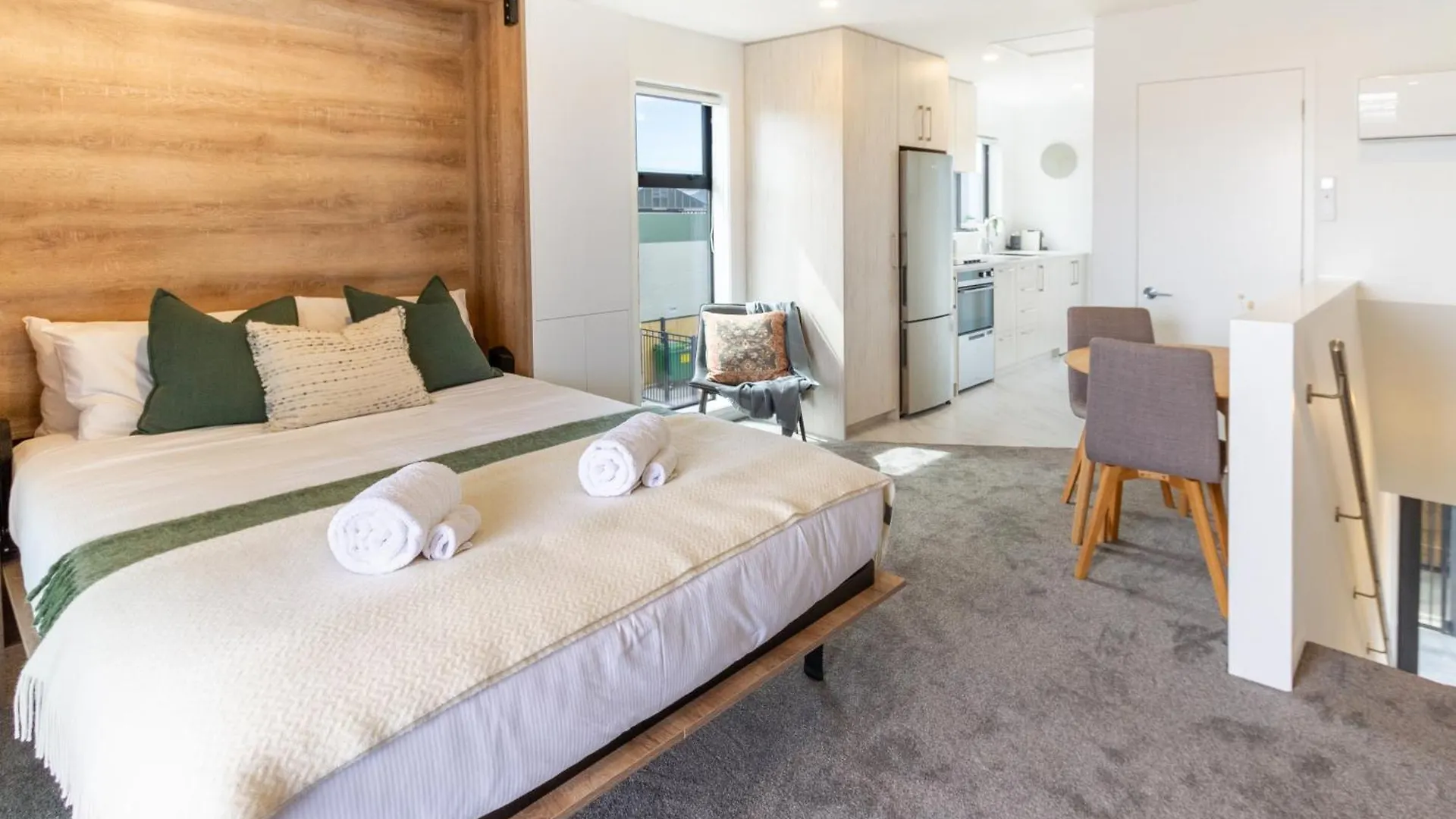 Upper Studio Perfection: 8 Wilmer St. Gem Christchurch