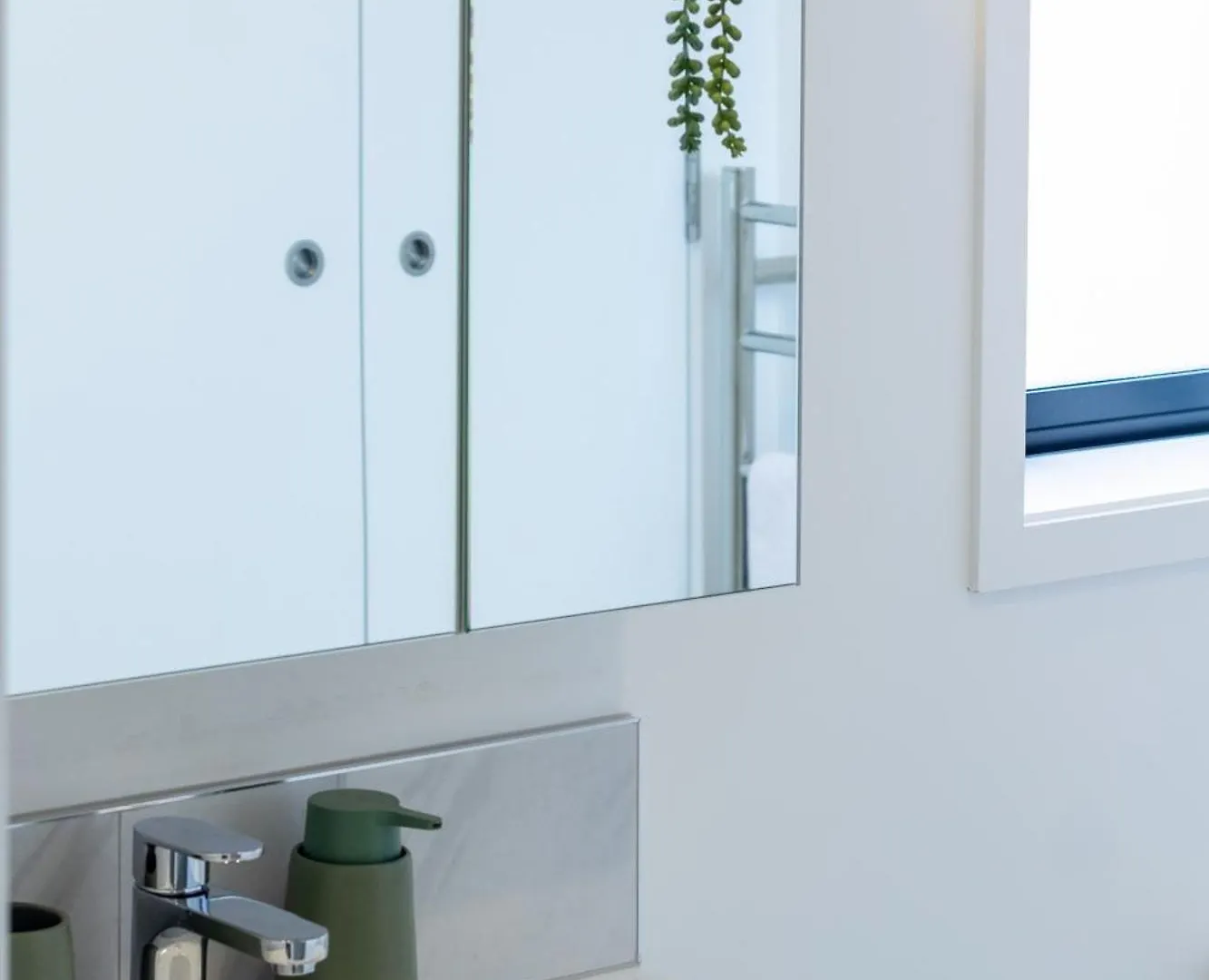 Upper Studio Perfection: 8 Wilmer St. Gem Christchurch