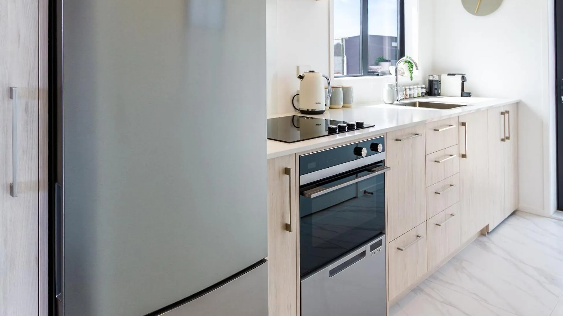 Upper Studio Perfection: 8 Wilmer St. Gem Christchurch 0*,